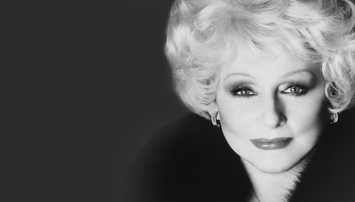 A honestidade é a pedra angular de todo sucesso, sem a qual a confiança e a capacidade de realizar deixarão de existir. Mary Kay Ash, empresária americana (1918-2001)